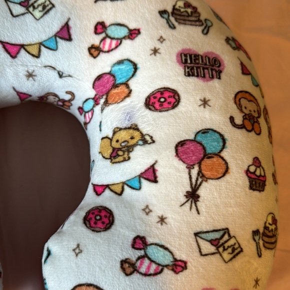 Hello kitty travel pillow - Picture 3 of 4